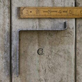 Shelf Bracket UTILITY Medium Duty Angle Steel Lip 100mm x 100mm