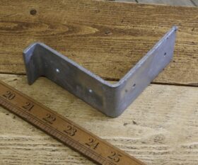 Shelf Bracket UTILITY Medium Duty Angle Galv Lip 100mm x 100mm TBD