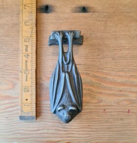 Door Knocker BAT Sleeping Cast Antique Iron 133mm (M4 thread)