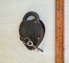 Padlock Heart Shape Antique Iron 150mm - TBD